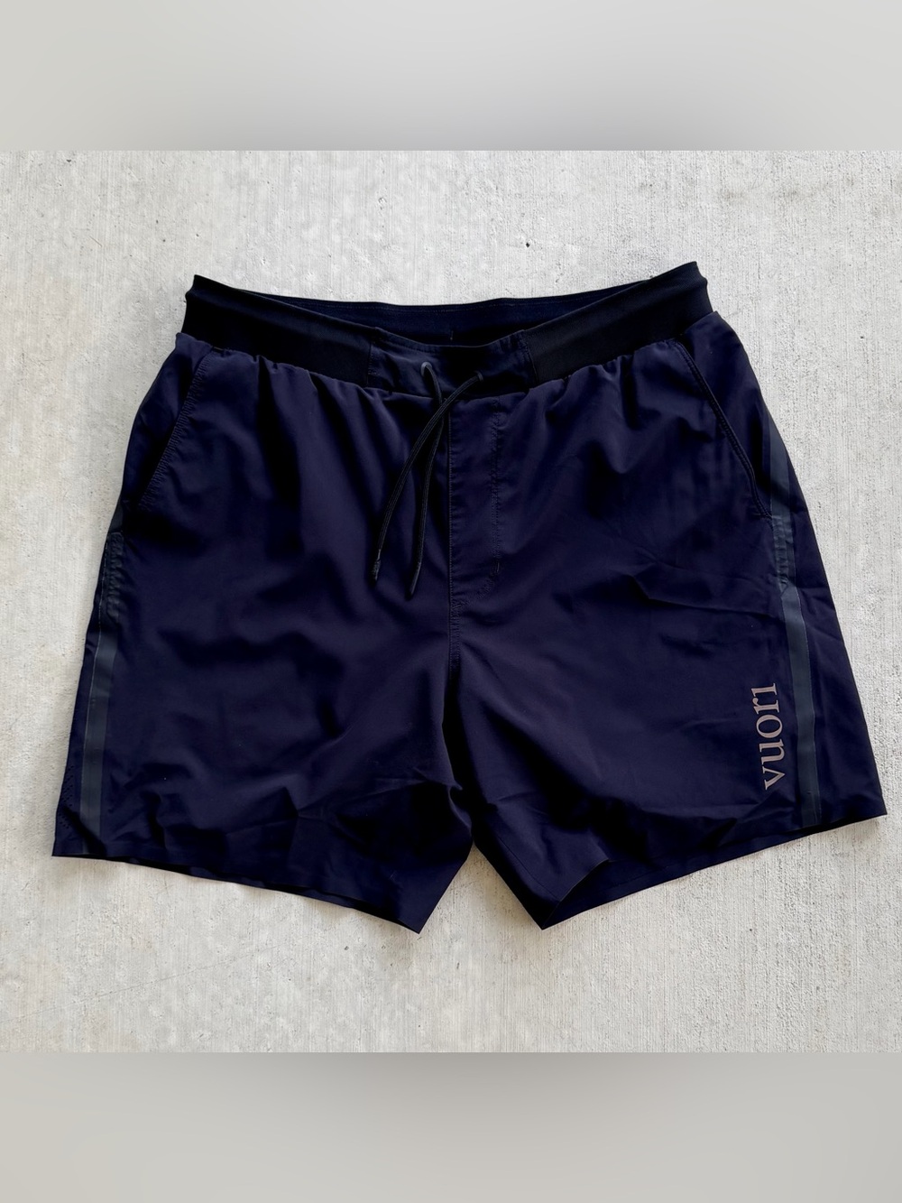 Vuori Domain Performance Shorts Mesh-Lined Men Medium 6.5" Inseam Black